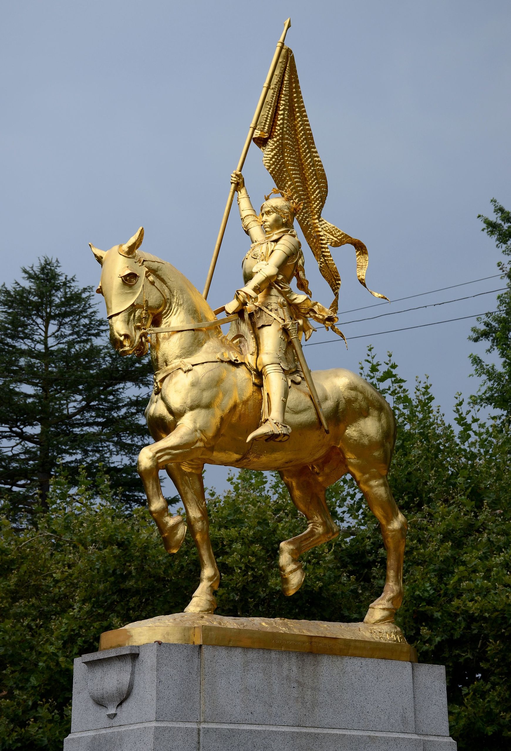 Joan_of_Arc_statue_in_Portland,_Oregon,_2015-1.jpg