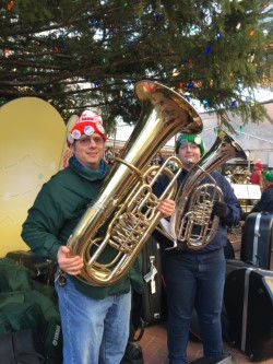 tuba players xmas .jpg